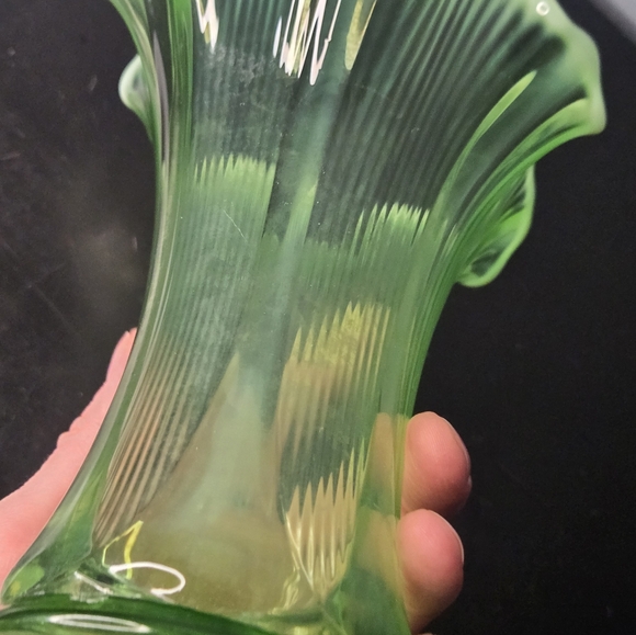 RARE Vintage/Antique Jefferson Glass Bright Green Opalescent 7" Swung Vase - Picture 8 of 16